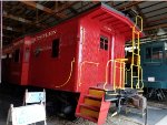 C&NW Bay Window Caboose 10304